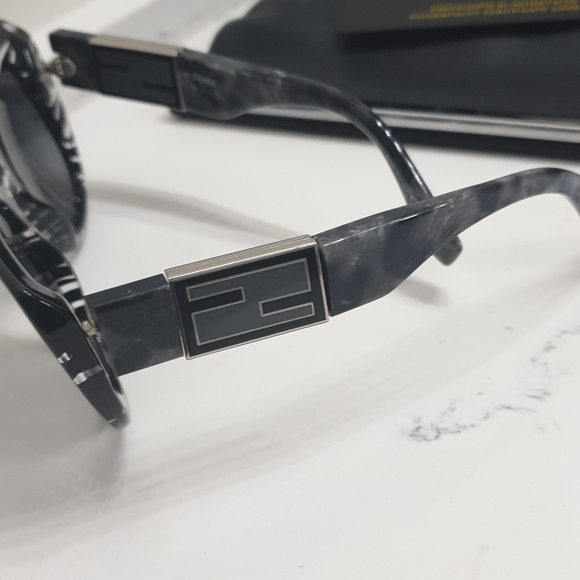Authentic Fendi sunglasses Limited Edition - Picture 4 of 9